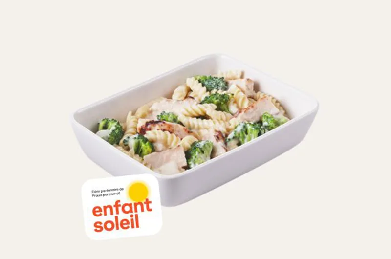 Springs poulet-broco avec sauce Alfredo, lanières de poitrine de poulet et brocoli