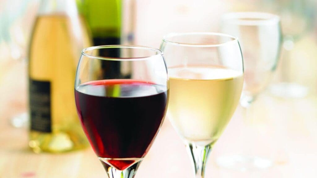 verres de vin rouge et blanc