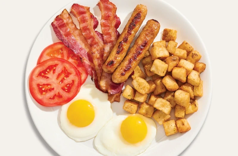 Egg with 2 choices of meat with 1 or 2 eggs with two choices between of bacon, sausages, pulled ham, cretons, or baked beans