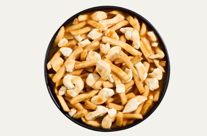 Traditionnelle avec poutine classique avec fromage en grains et sauce à poutine